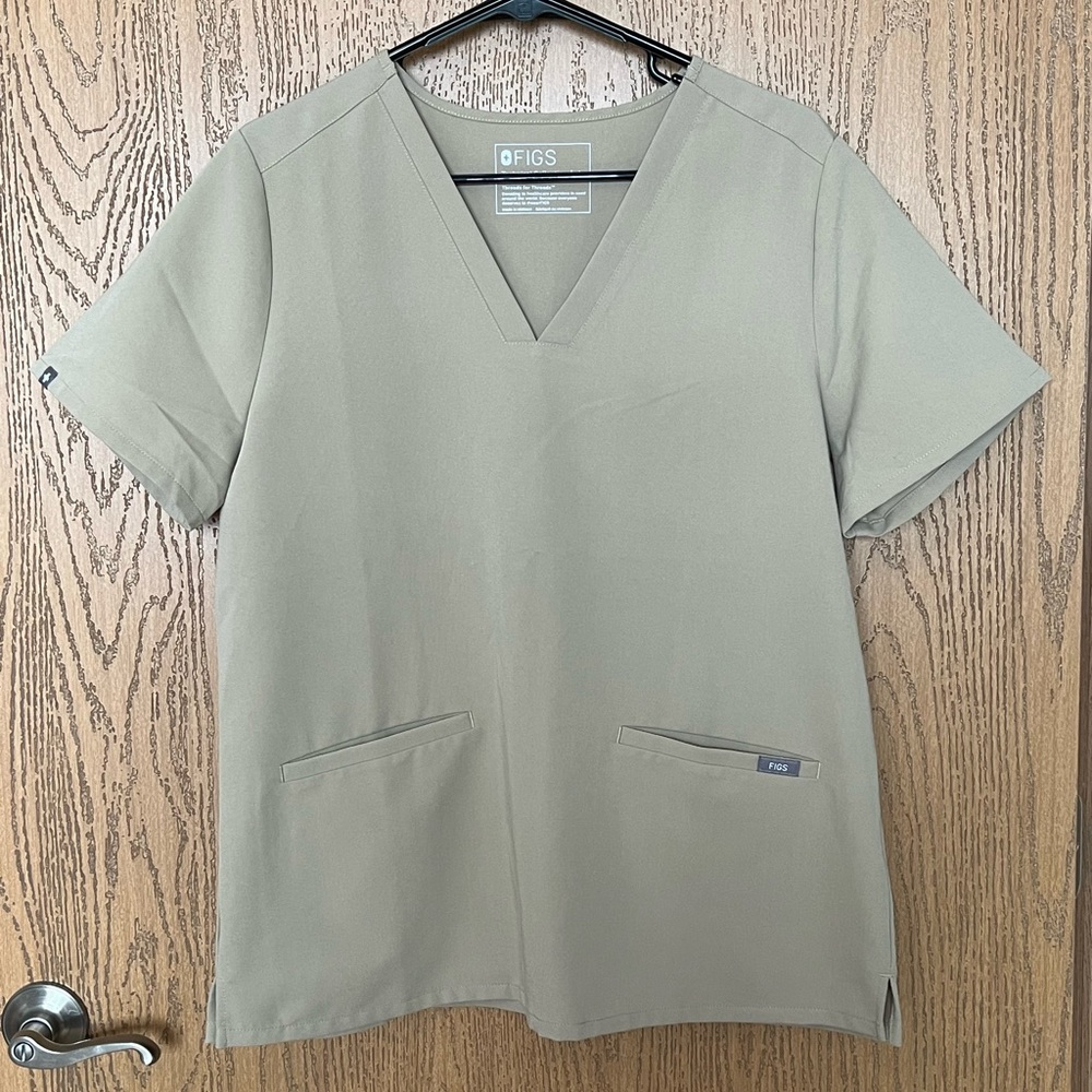 FIGS Scrub Top /New